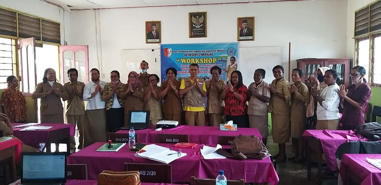 Workshop inovasi pembelajaran abad 21 di SD Negeri 2 Merauke